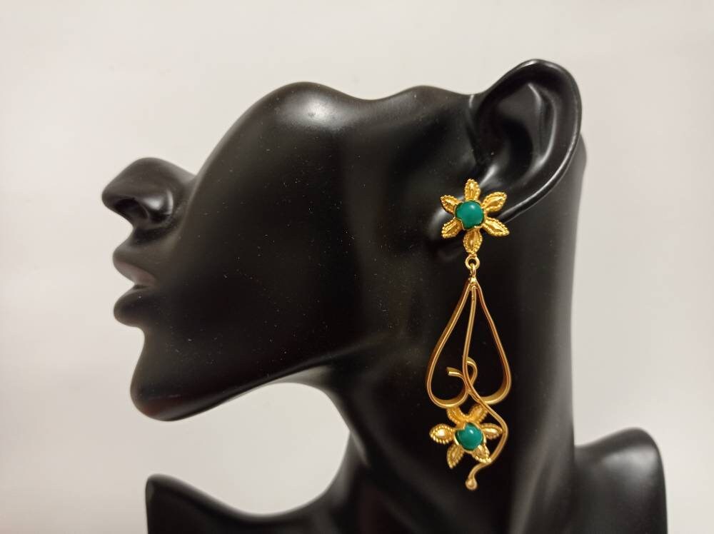 Handmade Green Agate Daisy Dangle Earrings, Gold Plated Brass, Hypoallergenic Daily Wear