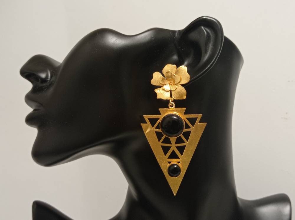 Gold-Plated Brass Earrings with Black Agate Flowers, Triangle Design – Hypoallergenic Flamenco Style